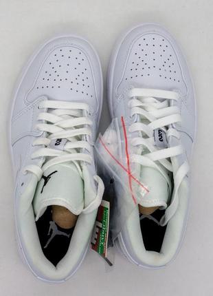 Низкие белые кроссовки nike air jordan 1. топ качество! 37. размеры в наличии: 37, 38, 39, 40, 41.3 фото