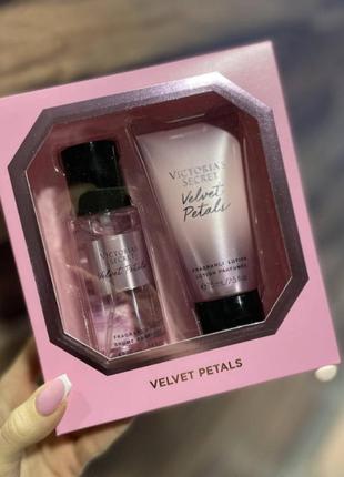 Подарунковий набір victoria's secret velvet petals - парфумований спрей (75 мл) + лосьйон (75 мл)