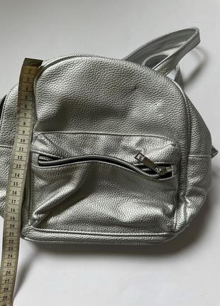 Маленький серебряный рюкзак от stradivarius7 фото