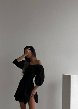 Жіноча чорна сукня з відкритими плечима