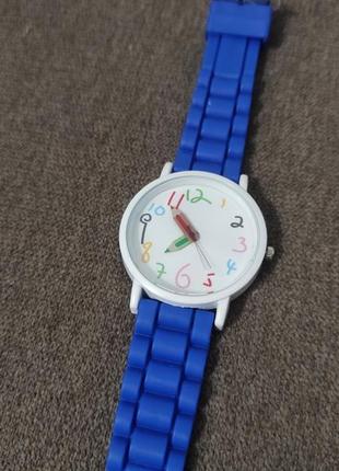 Годинник синій з олівцями