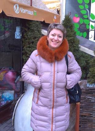 Зимняя куртка-пуховик, удлиненная, с мехом. современный дизайн, очень теплая в хорошем состоянии.