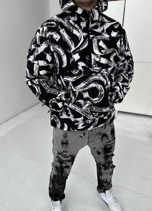 Куртка анорак утепленная с принтами черно-белая