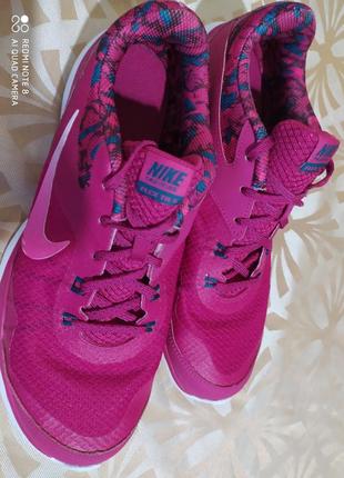 Кросівки для фітнесу яскраво вишневі розовi  nike training flex tr 51 фото