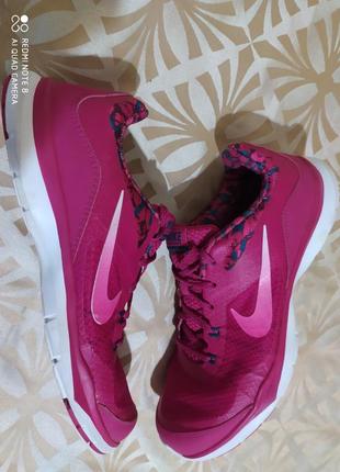 Кросівки для фітнесу яскраво вишневі розовi  nike training flex tr 52 фото