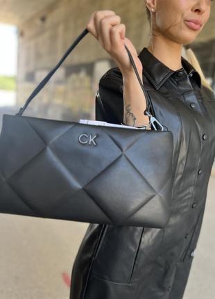 Черная сумка на плече calvin klein оригинал сумочка женская клатч багет5 фото
