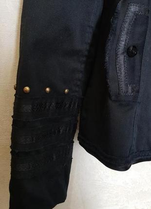 Оригинальная и стильная джинсовая куртка с красивой вышивкой на спине5 фото