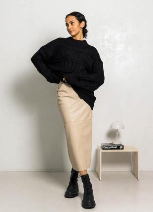 Бежевая юбка из эко-кожи