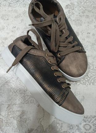 Кеди, кросівки, черевики