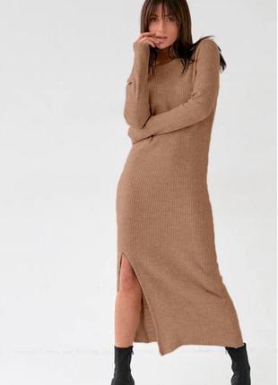 Платье миди теплое приталенного силуета воротник стойка рукав- перчатка юбка с разрезом сбоку ткань ангора рубчик плотная1 фото