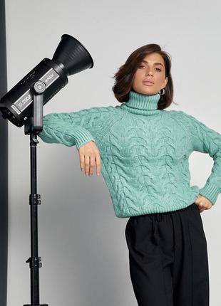 Женский свитер из крупной вязки в косичке и высокой горловиной мятный / бирюзовый1 фото