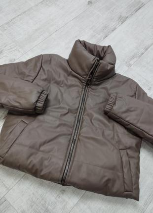 Стильная теплая куртка из экокожи 44-46