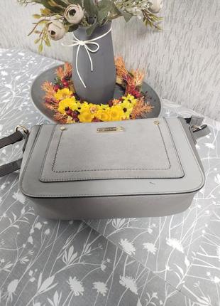 Новая сумка серого цвета из сафьяновой экокожи с замшевыми и лакированными элементами2 фото