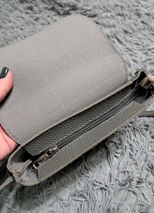 Маленька сумочка з довгою ручкою сіра2 фото