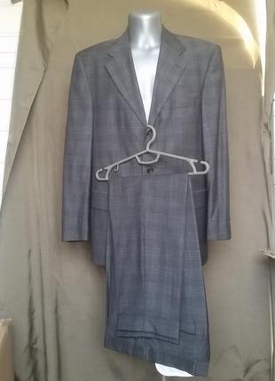 Костюм hugo boss.