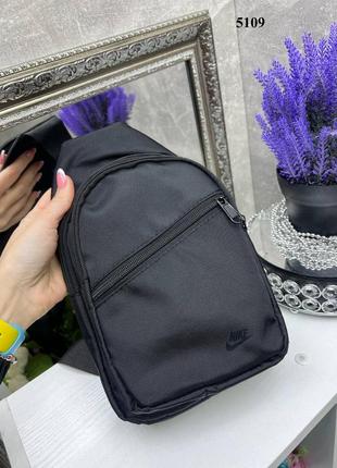 Чорна практична універсальна стильна сумочка слінг унісекс