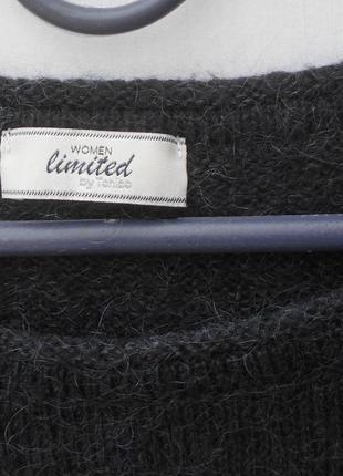 Стильный свитер смесового состава с мохером