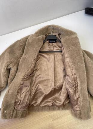 Куртка-бомбер оверсайз zw collection из искусственной овчины8 фото