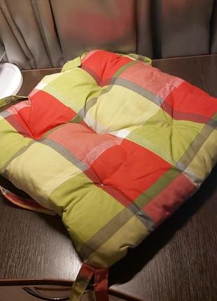 Набор: подушки с завязками на стульчик кресло табурет, 4 шт. красно - зеленая клетка