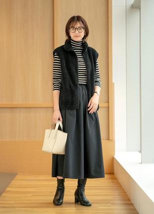 Стильный теплый жилет uniqlo из искусственного меха6 фото