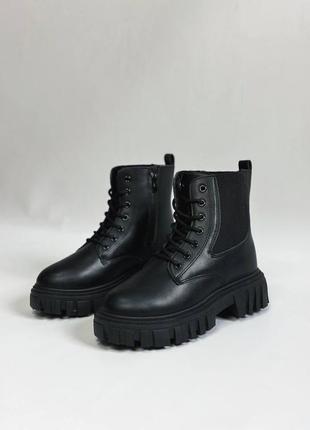 Boots town black