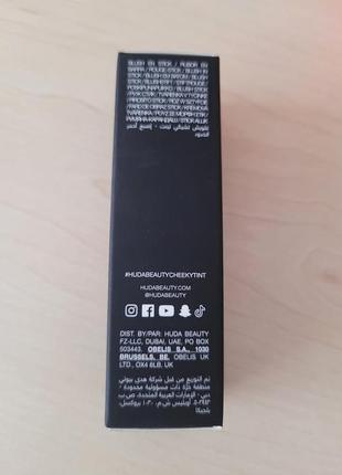 Рум'яна у стіку huda beauty cheeky tint blush stick3 фото