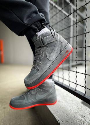 Зимові чоловічі кросівки nike air force 1 high winter grey fur сірого кольору з хутром