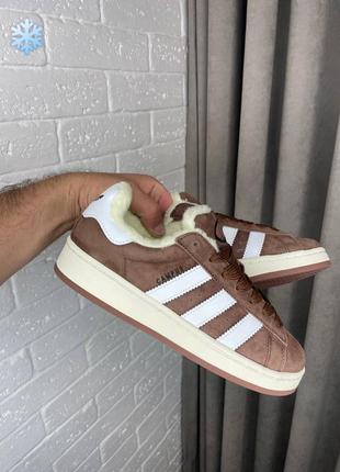 Зимние женские кроссовки adidas campus winter brown white fur коричневого с белым цвета с мехом