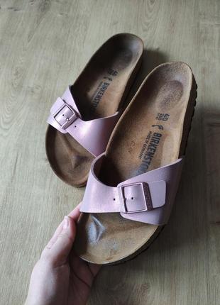 Стильні жіночі фірмові шкіряні шльопанці birkenstock, р.40