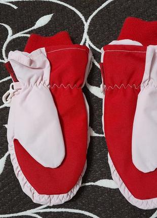 Варежки зимние не промокаемые на девочку 7-8 лет, фирмы hello kitty.