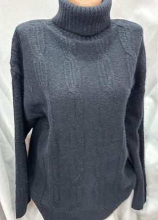 Вязанный женский свитер