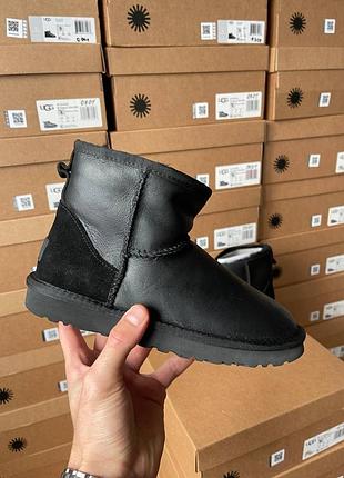 Жіночі уггі угги уги чоботи черевики ботінки ugg classic black leather