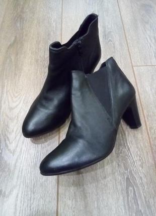 Черные кожаные ботильоны ботинки полу сапоги с боковыми резинками