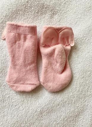 Очень милые носочки на новорожденную девочку