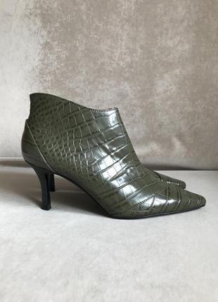 Ботильйони zara {півчобітки, черевики}