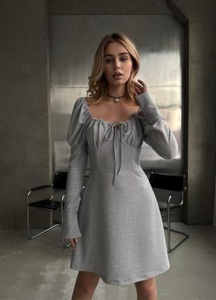 Сукня коротка однонтонна на довгий рукав з вирізом в зоні на зав'язках якісна стильна трендова срібна чорна5 фото