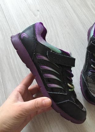 Кожаные кроссовки clarks