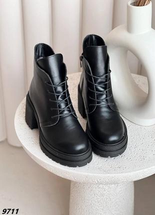 Натуральные кожаные и замшевые зимние ботильоны – ботинки на невысоких каблуках8 фото