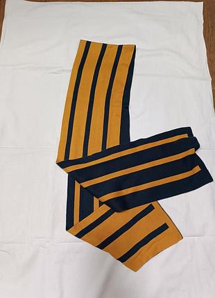 Красивый яркий шарф шарфик