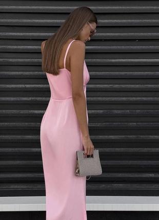 Сукня міді шовкова однотонна на брителях з вирізом в зоні декольте якісна стильна трендова рожева чорна3 фото