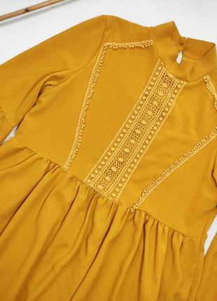 Платье мини желтого цвета женского цвета свободного кроя с элементами вышивки от бренда boohoo s m4 фото