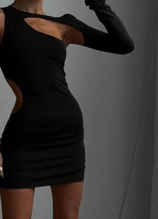 Платье мини черная однотонная на длинный рукав на одно плечо с вырезами качественное стильное трендовое3 фото