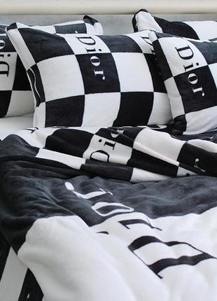 Теплое постельное белье с логотипами8 фото