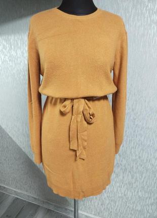 Тепла помаранчева сукня