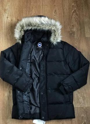 Куртка canada goose чоного кольору з хутром3 фото