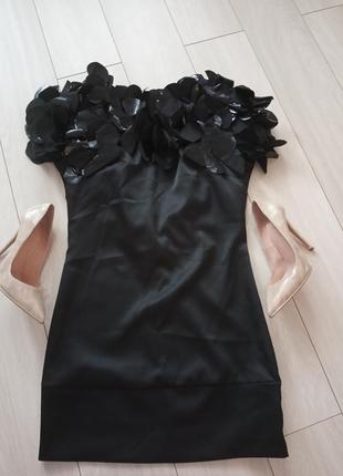 Коктейльне оригінальне міні плаття з обробкою з пелюсток