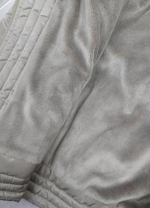 Женская зимняя короткая куртка bugalux бежевая с меховым капюшоном размер м (92/100/170)7 фото