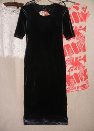 Бархатное вечернее платье с вырезом на спинке длинное миди1 фото