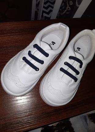 Кеді,мокасини