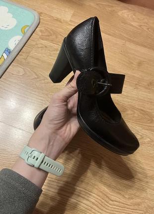 Туфли clarks на каблуке2 фото